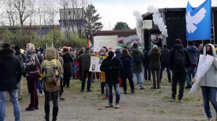 Corona-Leugner und "Querdenker" demonstrieren in Bochum