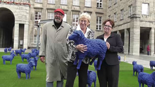 Blaue Schafe von Aktionskünstler Bertamaria Reetz und Rainer Bonk