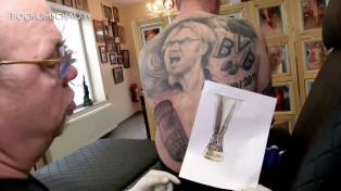 BeKloppt! Jürgen Klopp Tattoo, Portrait samt Meisterschale