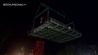 750-Tonner-Spezialkran demontiert marode 340-Tonnen-Brücke in Bochum
