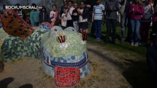 Der Mosaik-Spieldrache "Drabo Feuerstuhl" besteht die Feuertaufe.