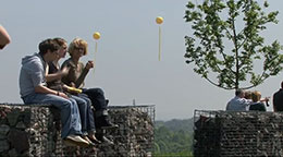 Schachtzeichen - Gelbe Ballons als Symbol des Kulturhauptstadtjahres