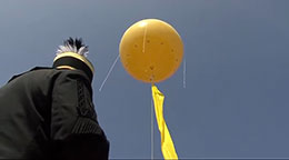 Schachtzeichen - Gelbe Ballons als Symbol des Kulturhauptstadtjahres