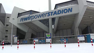 Schnee im Ruhrstadion anne Castroper in Bochum