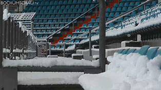 Schnee im Ruhrstadion anne Castroper in Bochum