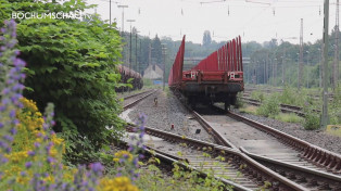 Errichtung der achten Stele des Stelenweges am Bochumer Nordbahnhof