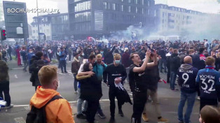 Fans feiern Aufstieg des VfL Bochum 1848 in die Bundesliga